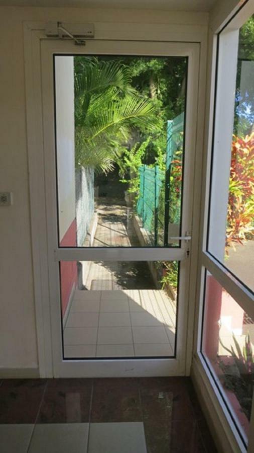 Baliste Jardin De Corail Apartment Saint-Gilles Les Bains Exterior photo